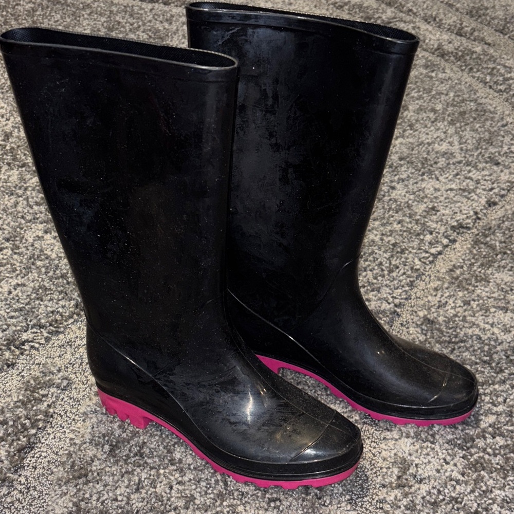 Black and Pink Women's Rain Boots size 8